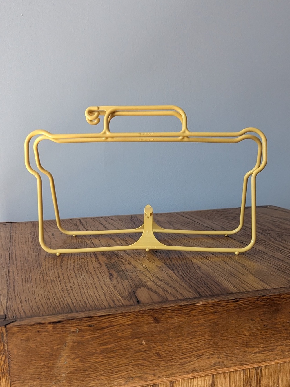 Vintage Tupperware Cariolier #425 Harvest Gold Handle for 10" Cake Carrier